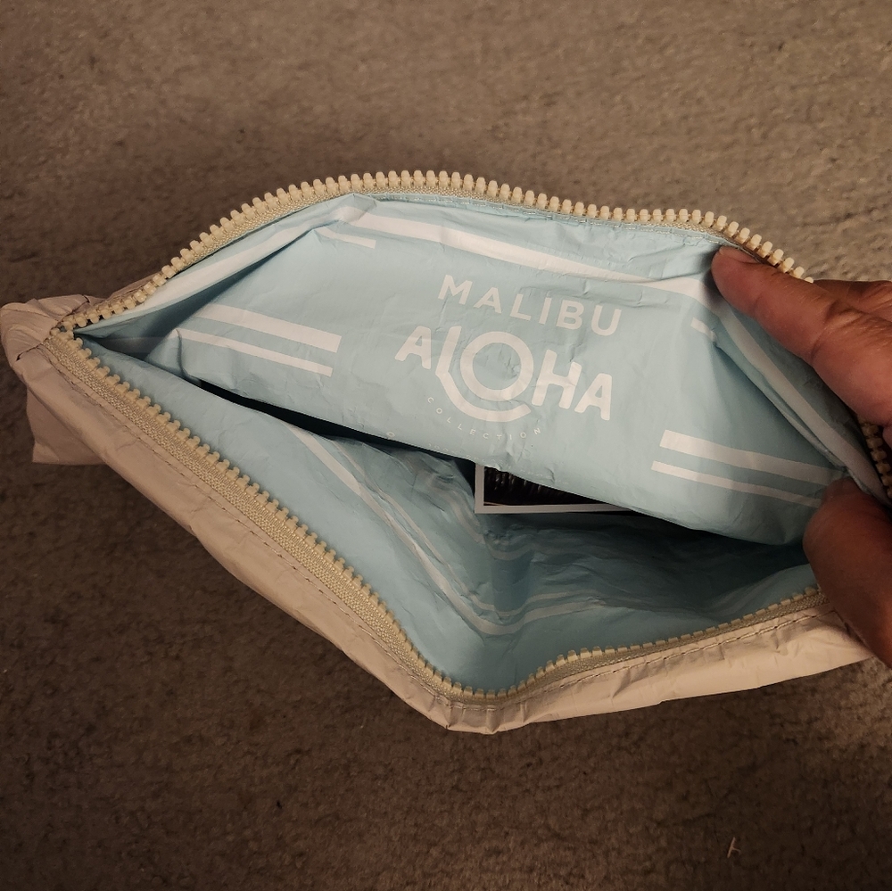 Aloha Collection Malibu Exclusive Mid Pouch - Picture 2 of 4